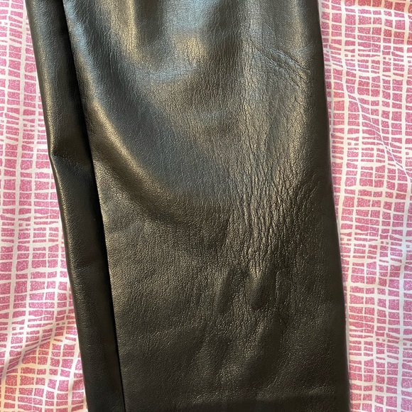 Aritzia Black Command Cropped Pant - Picture 5 of 7